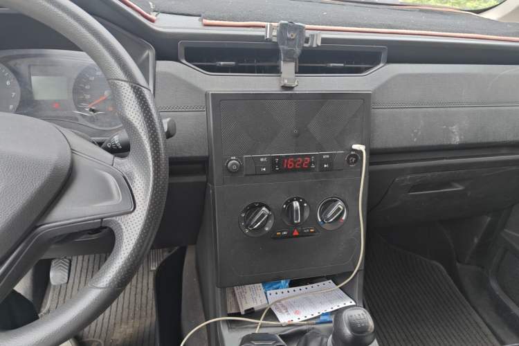 Used Wuling Hongguang PLUS 2020 1.5L Manual Standard Edition 5 Seats Audio And AC Panel