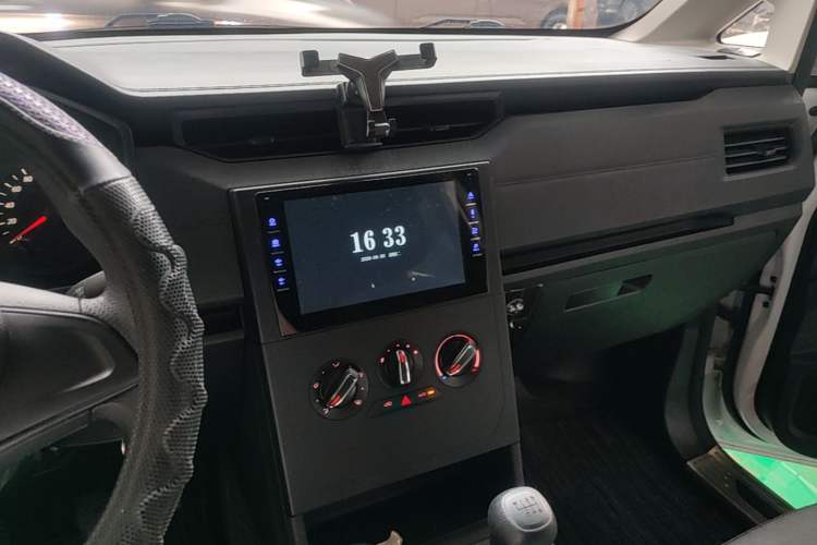 Used Wuling Hongguang PLUS 2020 1.5L Manual Standard Edition 5 Seats Audio And AC Panel