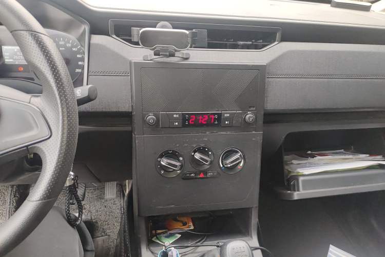 Used Wuling Hongguang PLUS 2020 1.5L Manual Standard Edition 5 Seats Audio And AC Panel