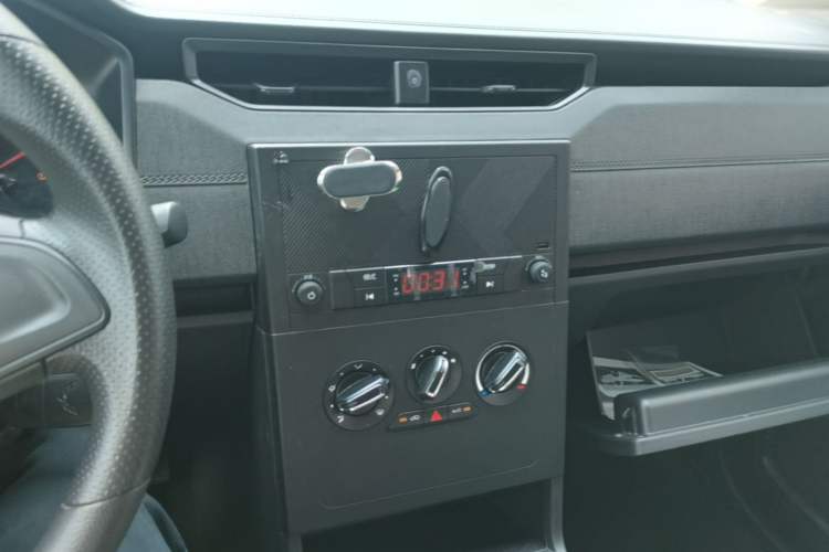 Used Wuling Hongguang PLUS 2020 1.5L Manual Standard Edition 5 Seats Audio And AC Panel