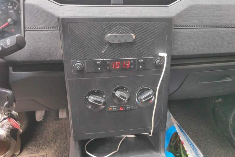 Used Wuling Hongguang PLUS 2020 1.5L Manual Standard Edition 7-Seater Audio And AC Panel