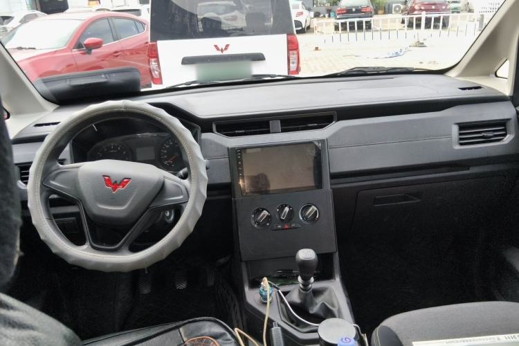Used Wuling Hongguang PLUS 2020 1.5L Manual Standard Edition 5 Seats Center Console