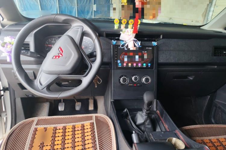Used Wuling Hongguang PLUS 2020 1.5L Manual Standard Edition 5 Seats Center Console