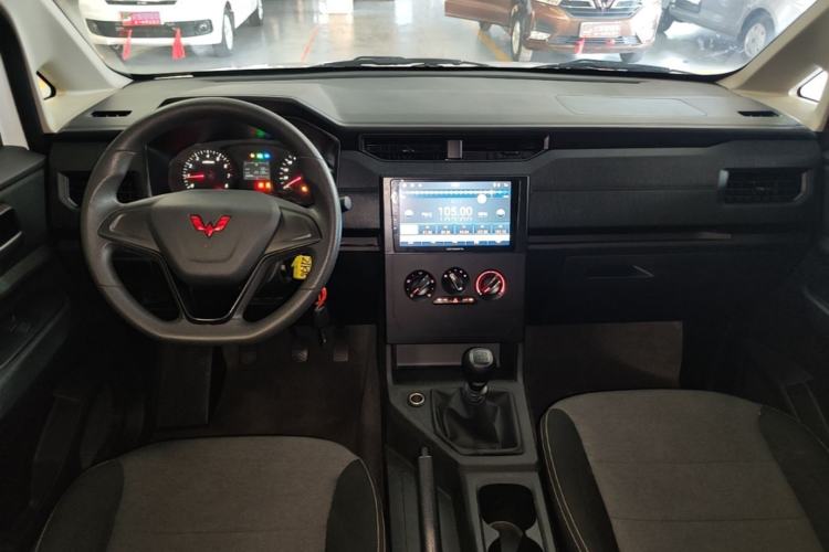 Used Wuling Hongguang PLUS 2020 1.5L Manual Standard Edition 5 Seats Center Console