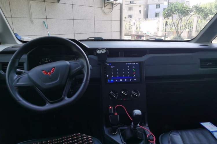 Used Wuling Hongguang PLUS 2020 1.5L Manual Standard Edition 5 Seats Center Console