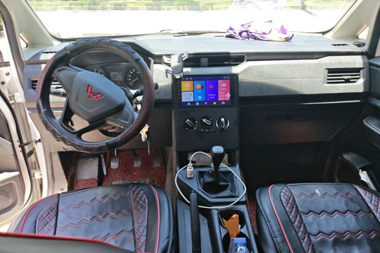 Used Wuling Hongguang PLUS 2020 1.5L Manual Standard Edition 5 Seats Center Console