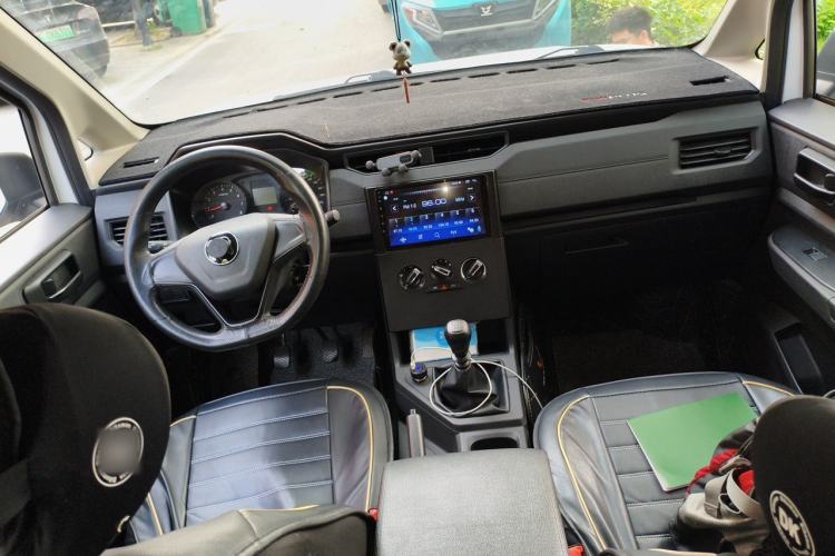 Used Wuling Hongguang PLUS 2020 1.5L Manual Standard Edition 5 Seats Center Console