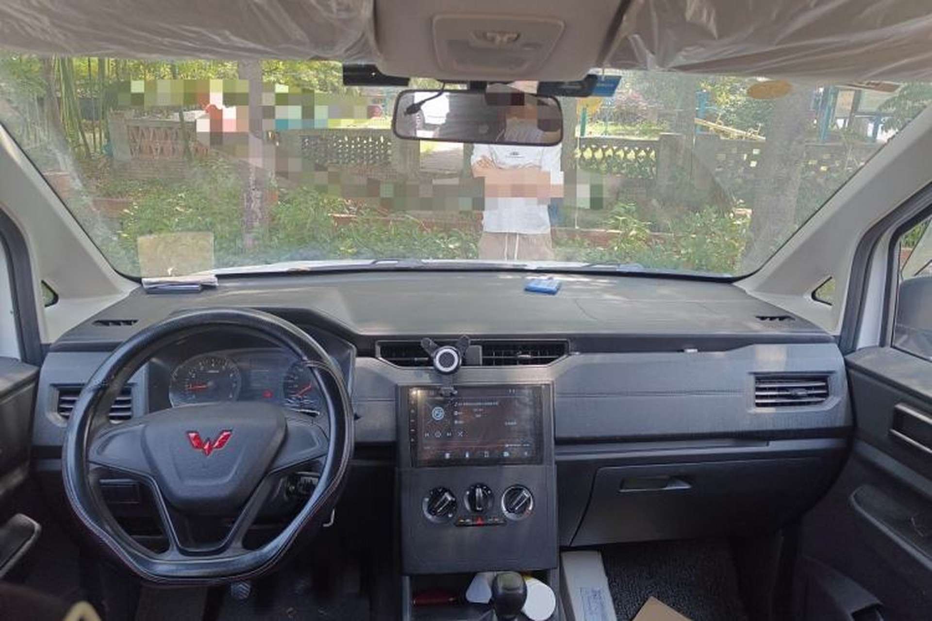 Used Wuling Hongguang PLUS 2020 1.5L Manual Standard Edition 5 Seats Center Console