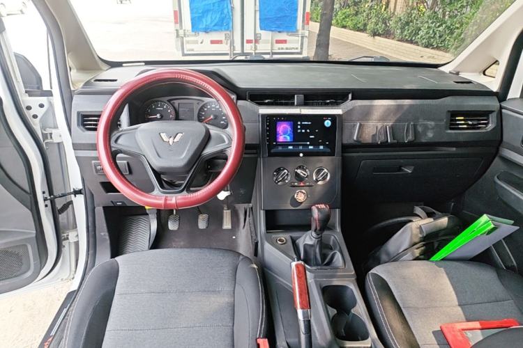 Used Wuling Hongguang PLUS 2020 1.5L Manual Standard Edition 5 Seats Center Console
