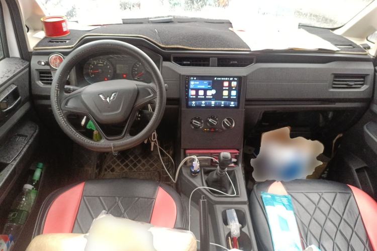 Used Wuling Hongguang PLUS 2020 1.5L Manual Standard Edition 7-Seater Center Console
