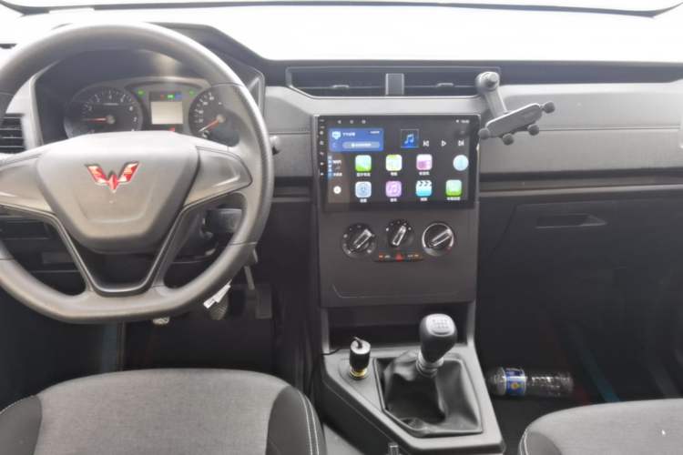Used Wuling Hongguang PLUS 2020 1.5L Manual Standard Edition 7-Seater Center Console