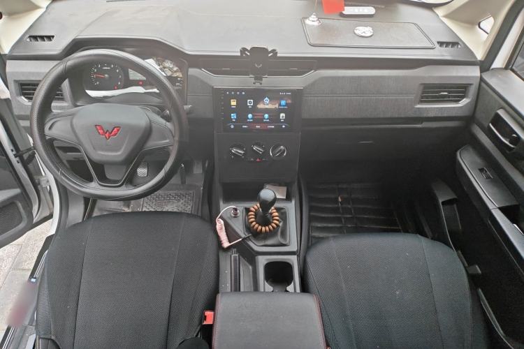 Used Wuling Hongguang PLUS 2020 1.5L Manual Standard Edition 5 Seats Center Console