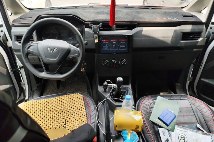 Used Wuling Hongguang PLUS 2020 1.5L Manual Standard Edition 7-Seater Center Console