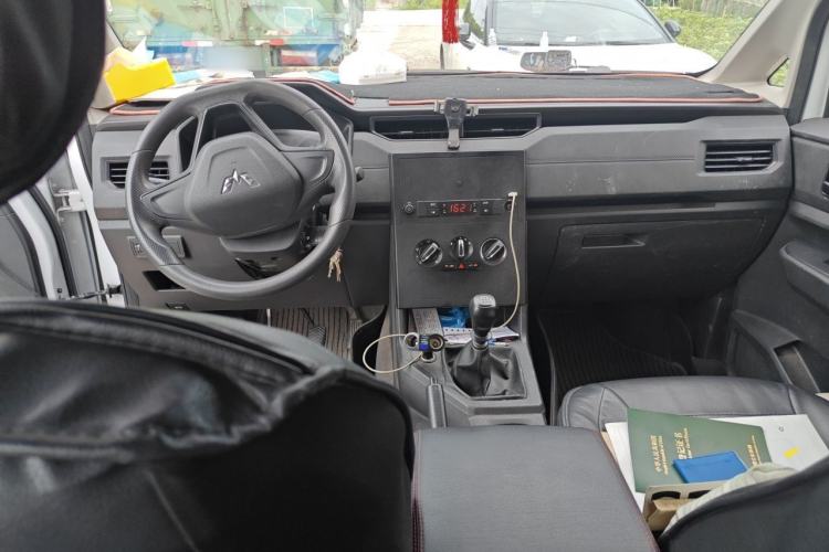 Used Wuling Hongguang PLUS 2020 1.5L Manual Standard Edition 5 Seats Center Console