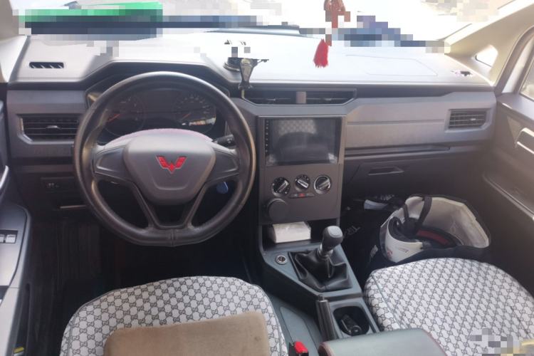 Used Wuling Hongguang PLUS 2020 1.5L Manual Standard Edition 5 Seats Center Console