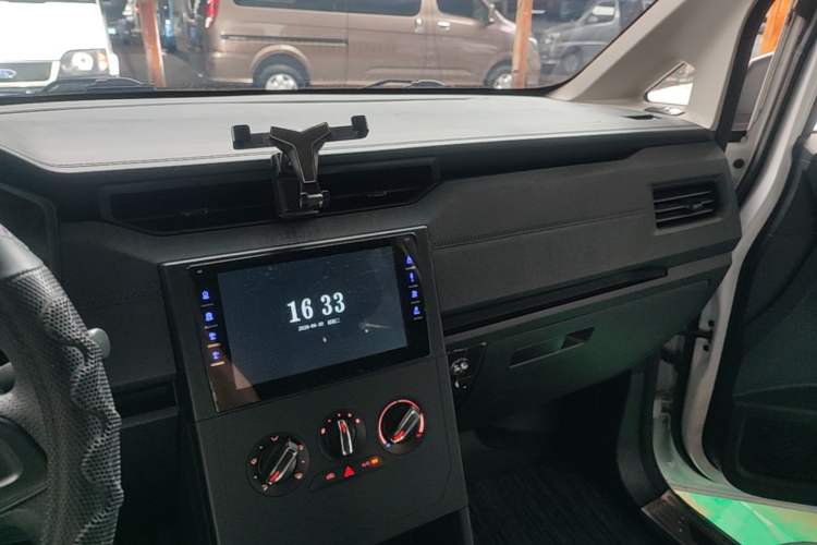Used Wuling Hongguang PLUS 2020 1.5L Manual Standard Edition 5 Seats Center Console