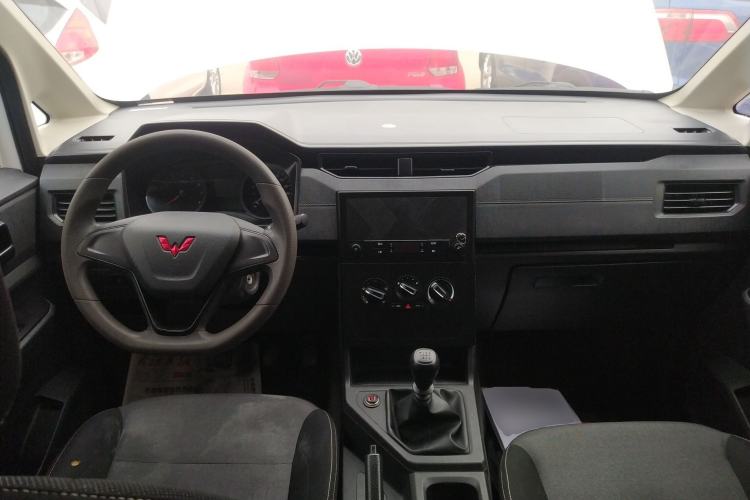 Used Wuling Hongguang PLUS 2020 1.5L Manual Standard Edition 7-Seater Center Console