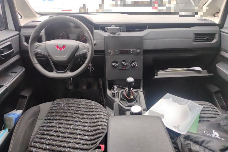 Used Wuling Hongguang PLUS 2020 1.5L Manual Standard Edition 5 Seats Center Console