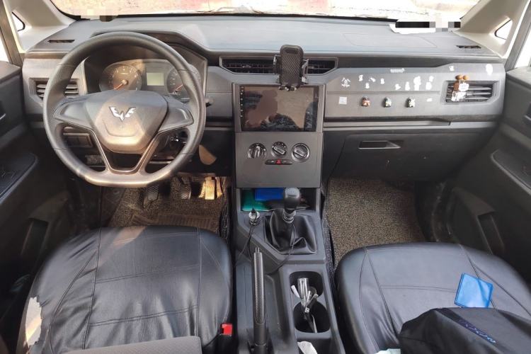 Used Wuling Hongguang PLUS 2020 1.5L Manual Standard Edition 7-Seater Center Console