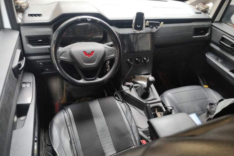 Used Wuling Hongguang PLUS 2020 1.5L Manual Standard Edition 5 Seats Center Console