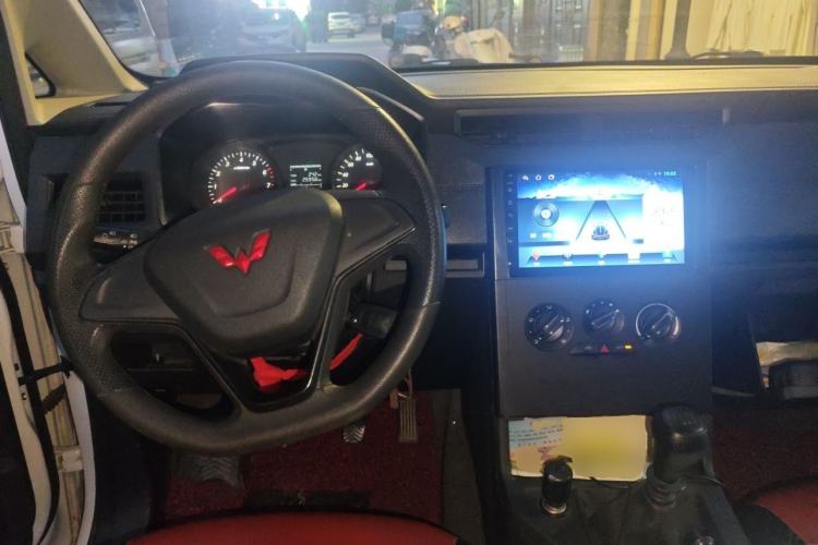 Used Wuling Hongguang PLUS 2020 1.5L Manual Standard Edition 5 Seats Center Console