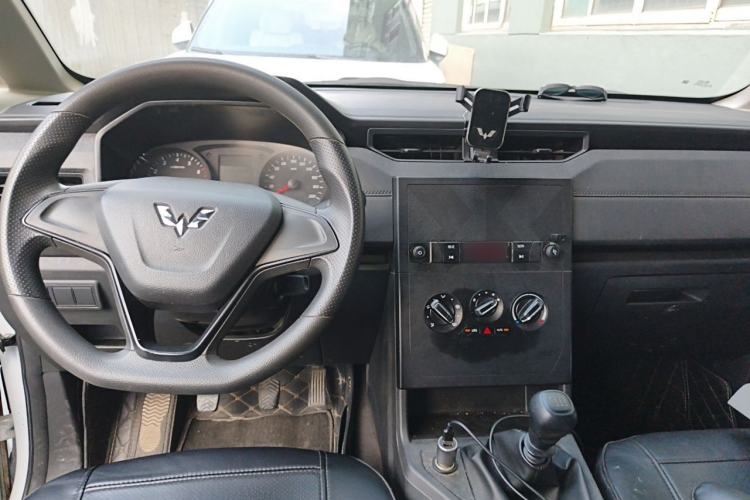 Used Wuling Hongguang PLUS 2020 1.5L Manual Standard Edition 5 Seats Center Console