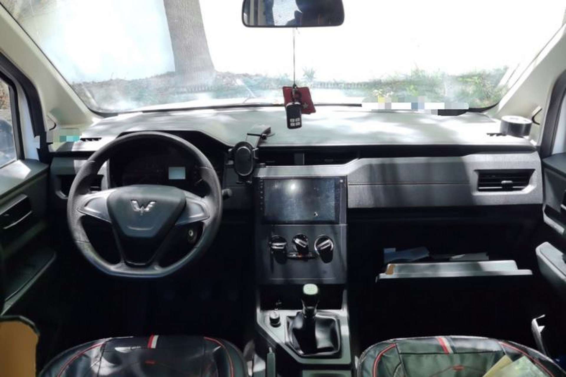 Used Wuling Hongguang PLUS 2020 1.5T Manual Commercial Vehicle 7 Seats Center Console