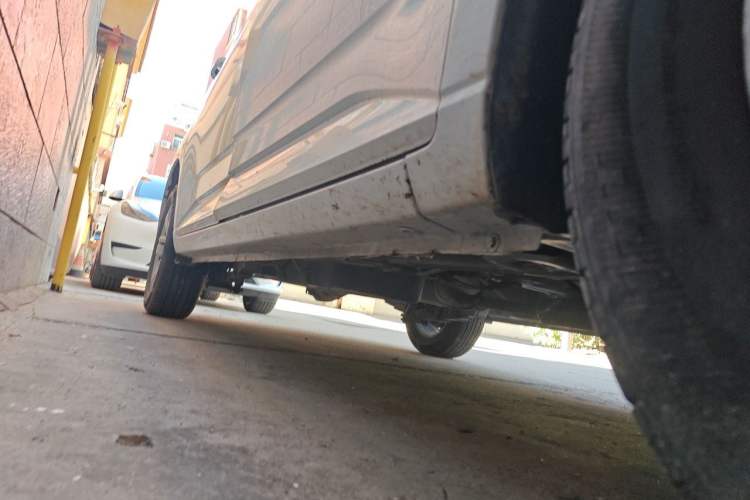 Used Wuling Hongguang PLUS 2020 1.5L Manual Comfort 7-Seater Chassis Front Right