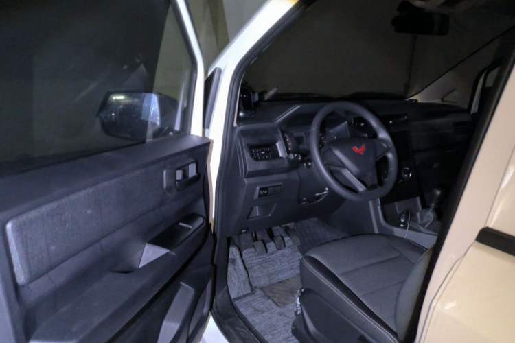 Used Wuling Hongguang PLUS 2020 1.5L Manual Standard Edition 5 Seats Driver Seat