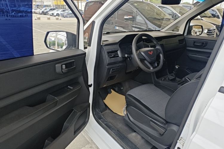 Used Wuling Hongguang PLUS 2020 1.5L Manual Standard Edition 5 Seats Driver Seat
