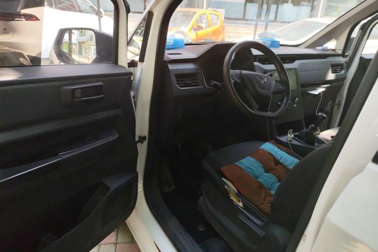 Used Wuling Hongguang PLUS 2020 1.5L Manual Standard Edition 7-Seater Driver Seat