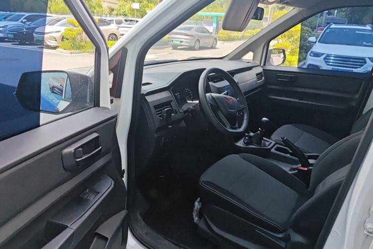 Used Wuling Hongguang PLUS 2020 1.5L Manual Standard Edition 7-Seater Driver Seat