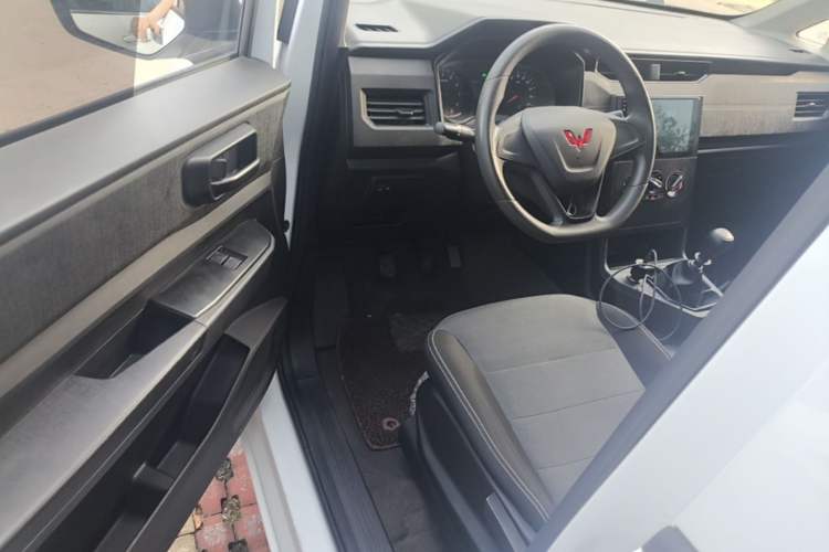 Used Wuling Hongguang PLUS 2020 1.5L Manual Standard Edition 5 Seats Driver Seat