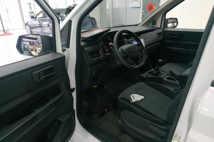 Used Wuling Hongguang PLUS 2020 1.5L Manual Standard Edition 7-Seater Driver Seat