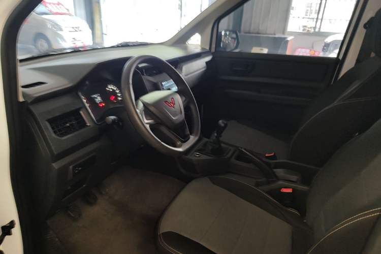 Used Wuling Hongguang PLUS 2020 1.5L Manual Standard Edition 5 Seats Driver Seat