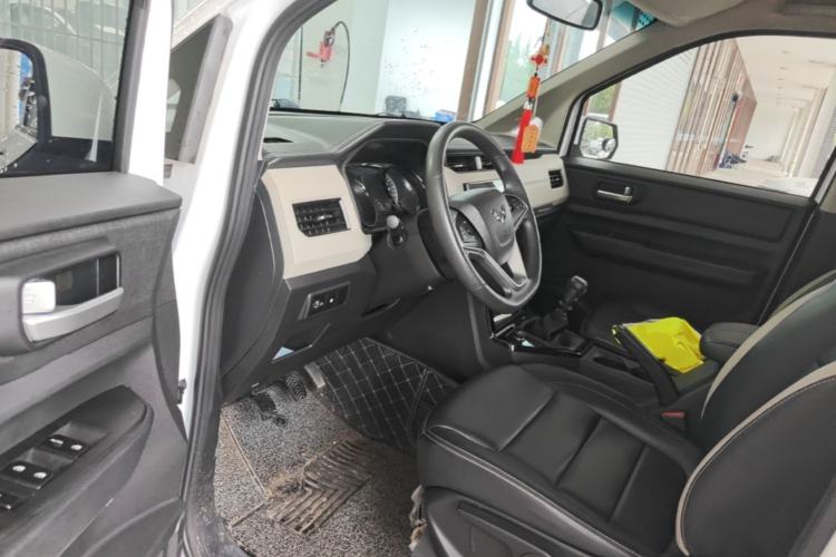 Used Wuling Hongguang PLUS 2020 1.5L Manual Comfort 7-Seater Driver Seat