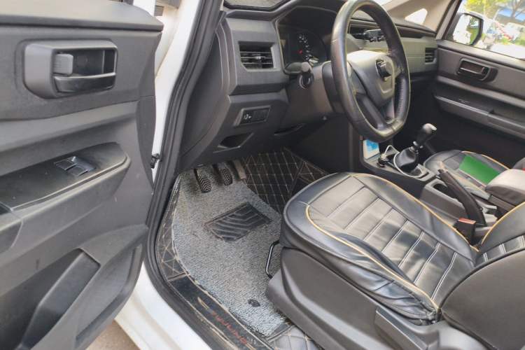 Used Wuling Hongguang PLUS 2020 1.5L Manual Standard Edition 5 Seats Driver Seat