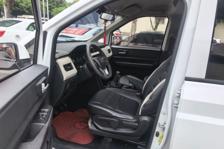 Used Wuling Hongguang PLUS 2020 1.5L Manual Comfort 7-Seater Driver Seat