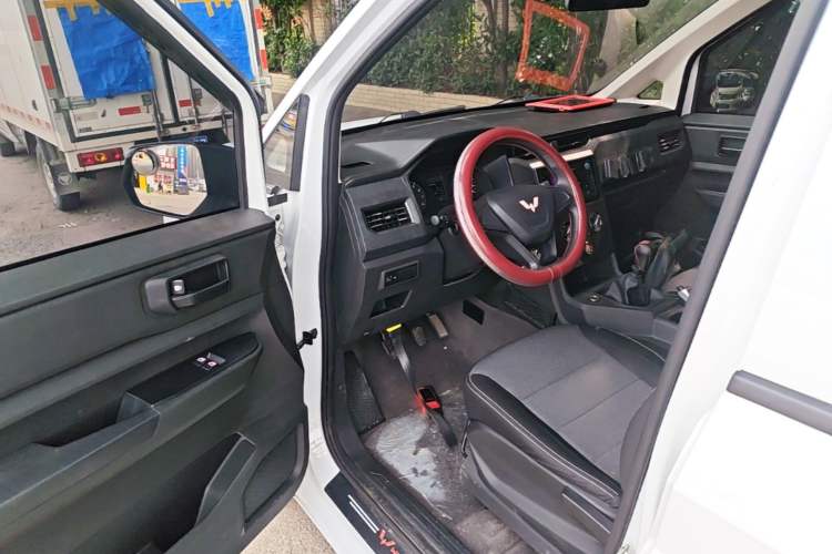 Used Wuling Hongguang PLUS 2020 1.5L Manual Standard Edition 5 Seats Driver Seat