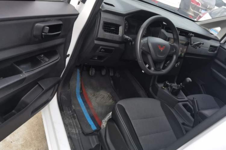 Used Wuling Hongguang PLUS 2020 1.5L Manual Standard Edition 7-Seater Driver Seat
