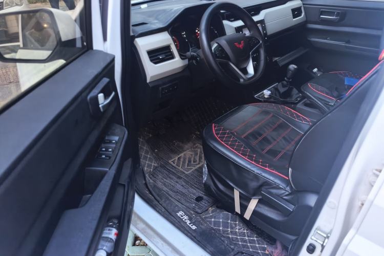 Used Wuling Hongguang PLUS 2020 1.5L Manual Comfort 7-Seater Driver Seat