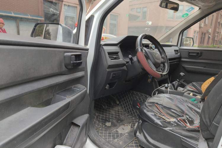 Used Wuling Hongguang PLUS 2020 1.5L Manual Standard Edition 5 Seats Driver Seat