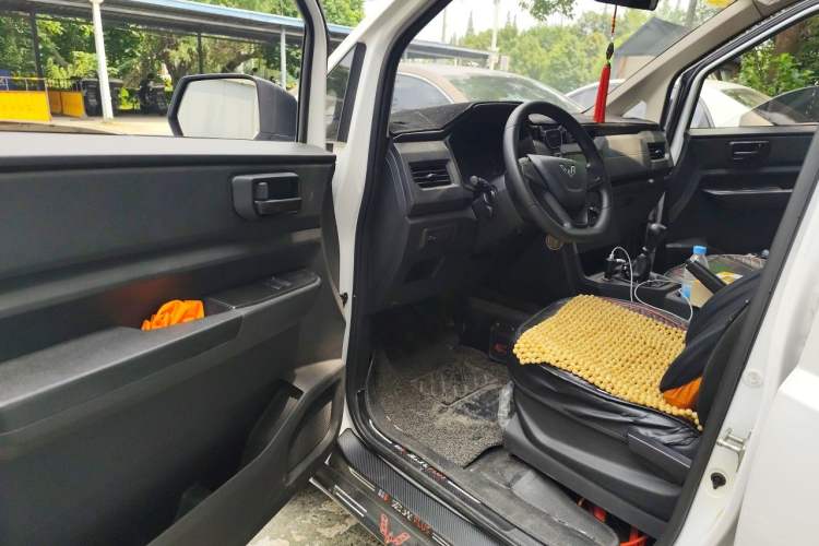 Used Wuling Hongguang PLUS 2020 1.5L Manual Standard Edition 7-Seater Driver Seat