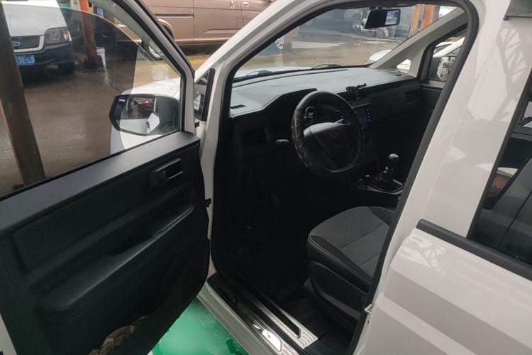Used Wuling Hongguang PLUS 2020 1.5L Manual Standard Edition 5 Seats Driver Seat
