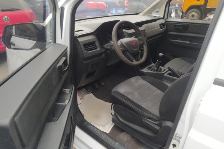 Used Wuling Hongguang PLUS 2020 1.5L Manual Standard Edition 7-Seater Driver Seat