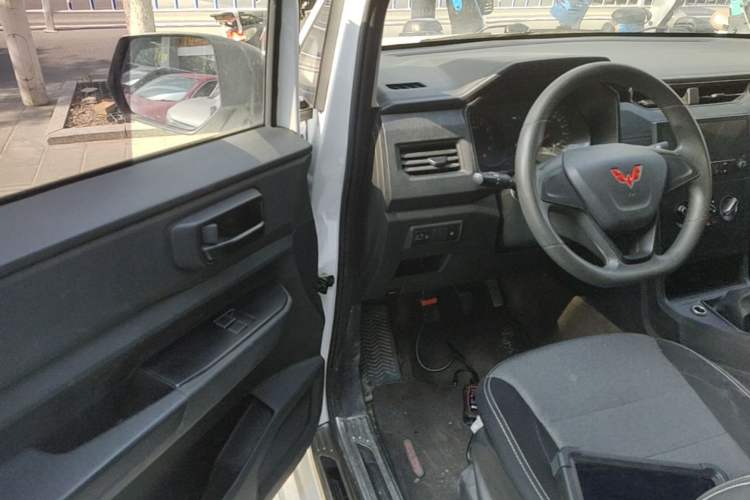 Used Wuling Hongguang PLUS 2020 1.5L Manual Standard Edition 7-Seater Driver Seat