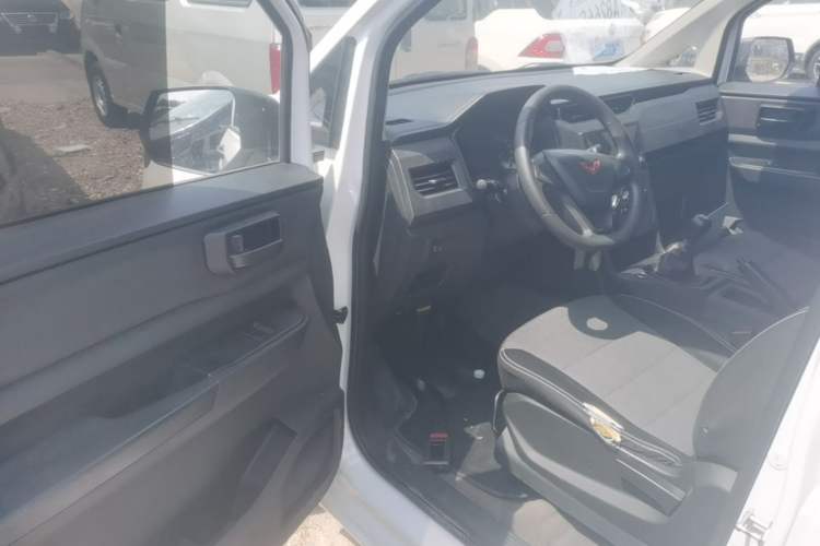 Used Wuling Hongguang PLUS 2020 1.5L Manual Standard Edition 5 Seats Driver Seat