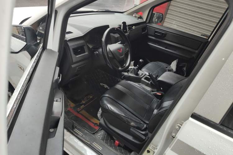 Used Wuling Hongguang PLUS 2020 1.5L Manual Standard Edition 5 Seats Driver Seat