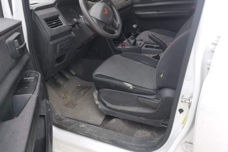 Used Wuling Hongguang PLUS 2020 1.5L Manual Standard Edition 5 Seats Driver Seat