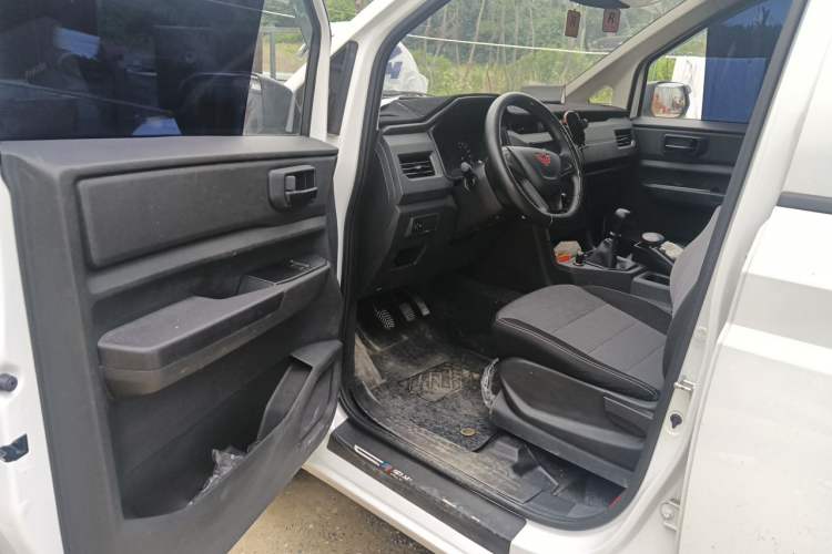 Used Wuling Hongguang PLUS 2020 1.5L Manual Standard Edition 5 Seats Driver Seat